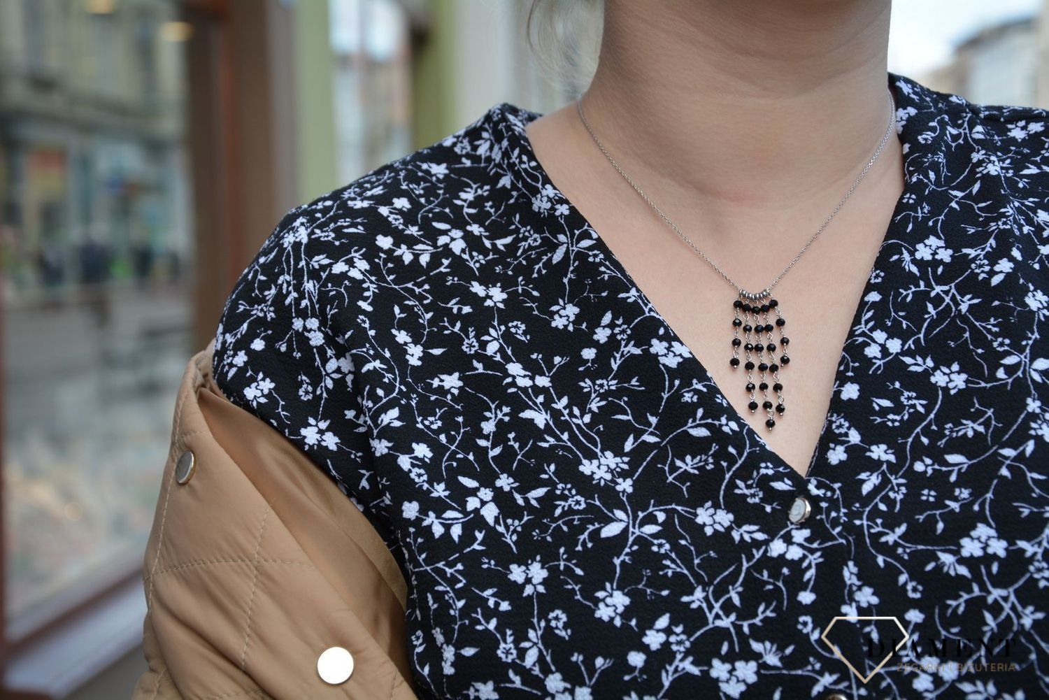 naszyjnik srebrny z czarnymi koralikami wymarzony prezent dla kobiety, prezent na dzień mamy.jpg